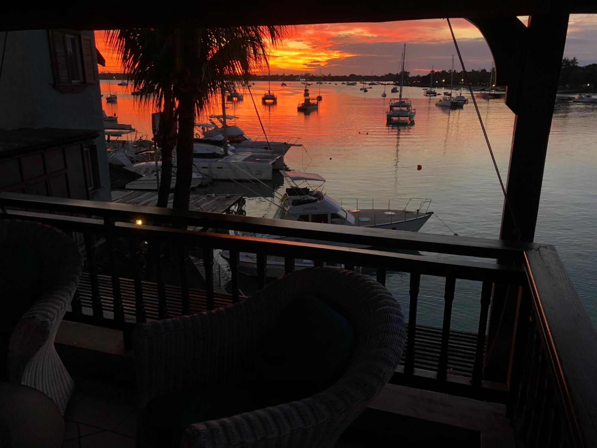 Grand Baie Beach Penthouse Exterior photo